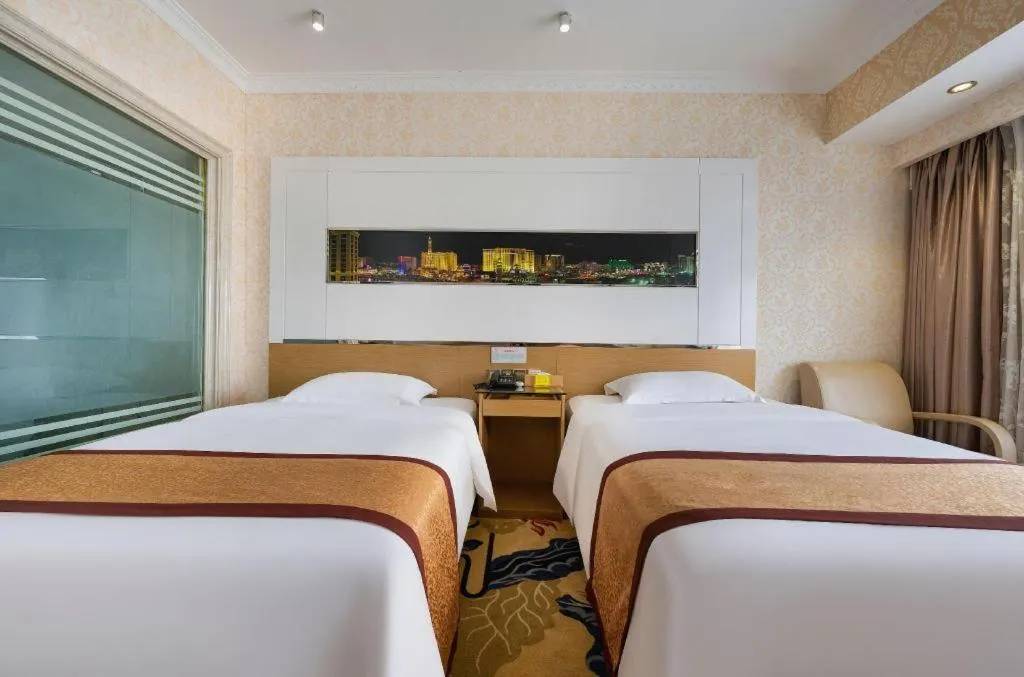 Bed in Vienna Hotel Guangdong Zhuhai Mingzhu Station Guozheng