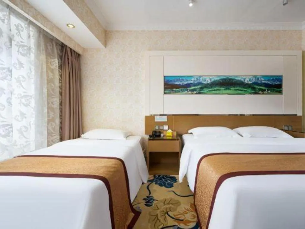 Bed in Vienna Hotel Guangdong Zhuhai Mingzhu Station Guozheng