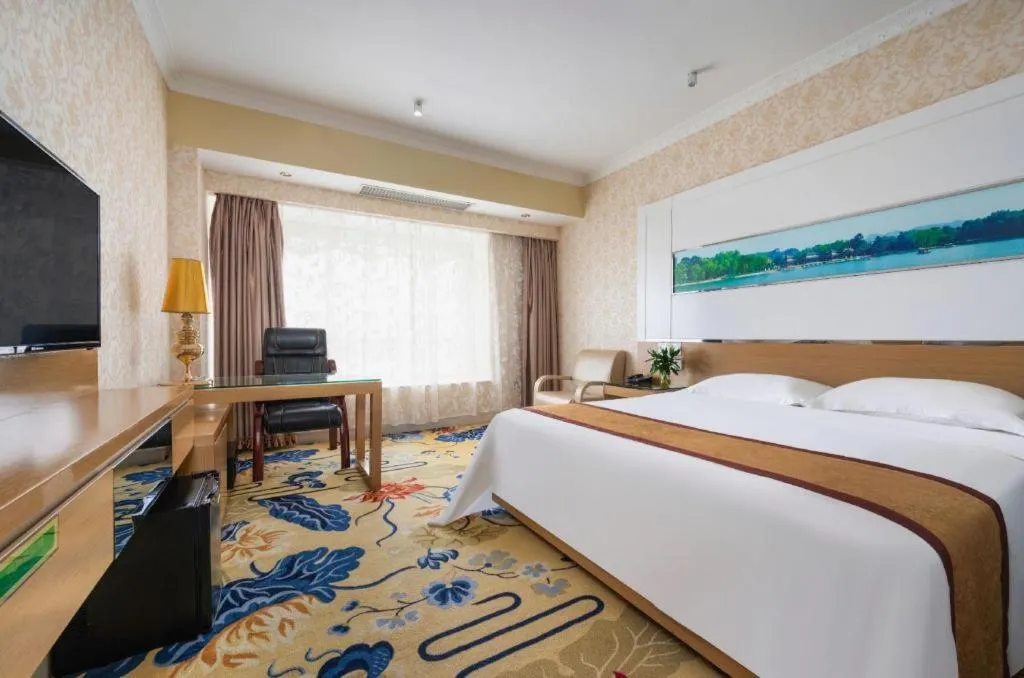 Bed in Vienna Hotel Guangdong Zhuhai Mingzhu Station Guozheng