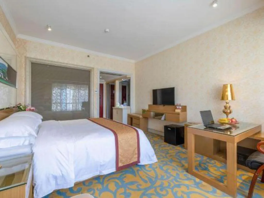 Bed in Vienna Hotel Guangdong Zhuhai Mingzhu Station Guozheng