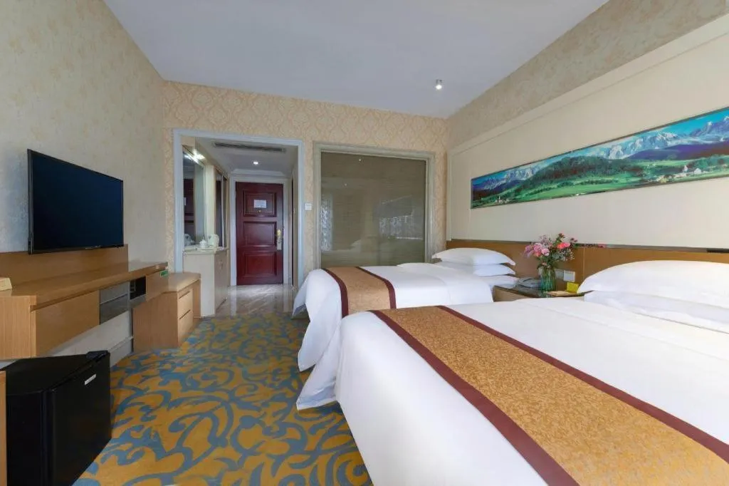 Bed in Vienna Hotel Guangdong Zhuhai Mingzhu Station Guozheng