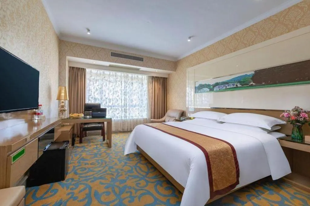 Bed in Vienna Hotel Guangdong Zhuhai Mingzhu Station Guozheng