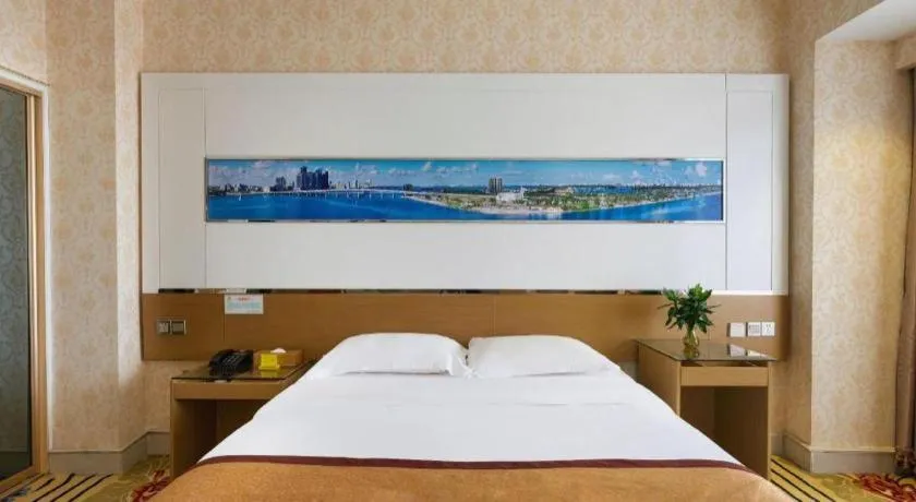 Bed in Vienna Hotel Guangdong Zhuhai Mingzhu Station Guozheng