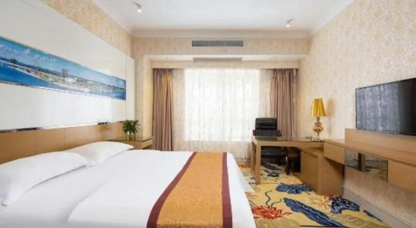 Bed in Vienna Hotel Guangdong Zhuhai Mingzhu Station Guozheng