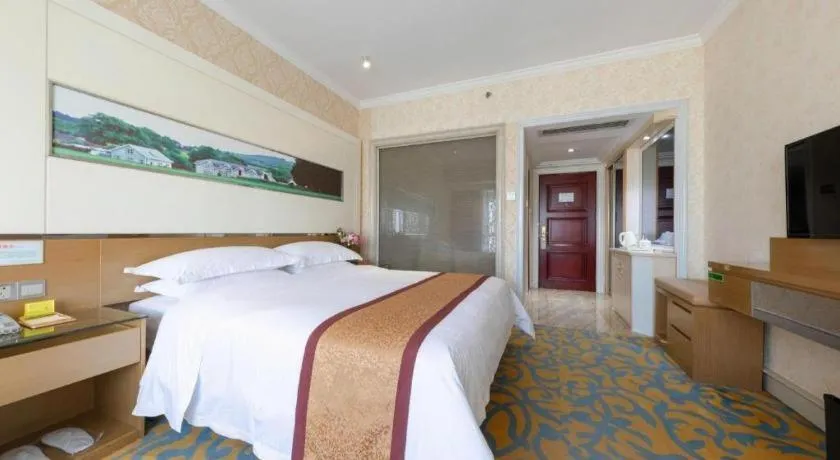 Bed in Vienna Hotel Guangdong Zhuhai Mingzhu Station Guozheng