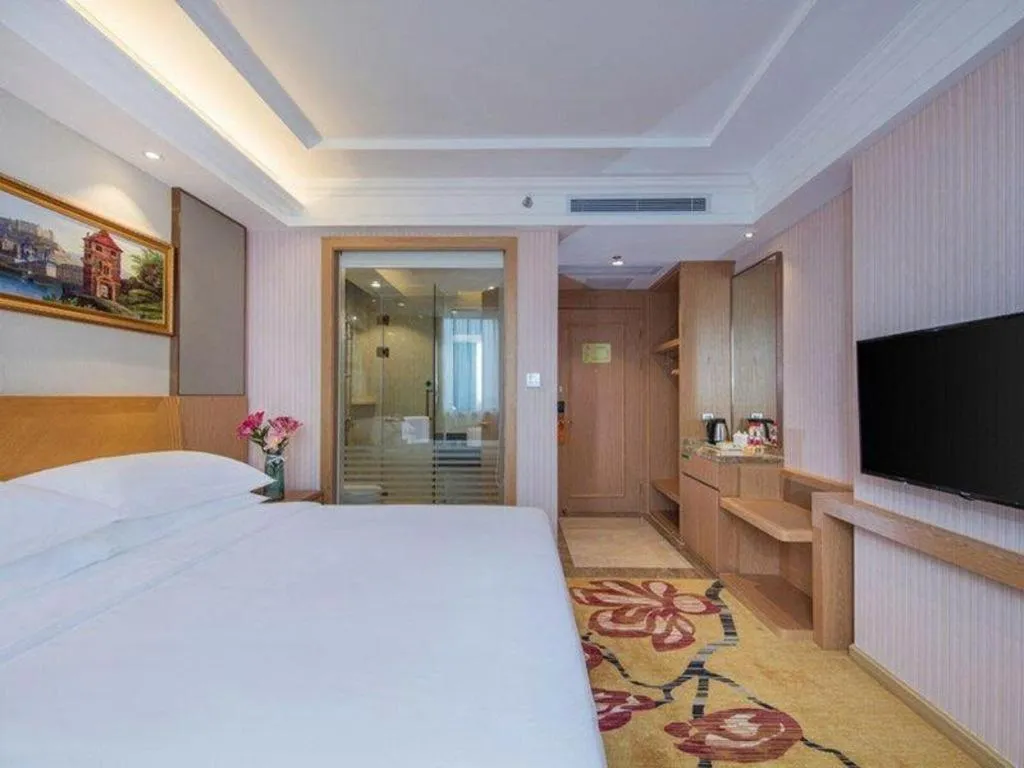 Bed in Vienna Hotel Guangzhou Baiyun Airport Huadu Avenue
