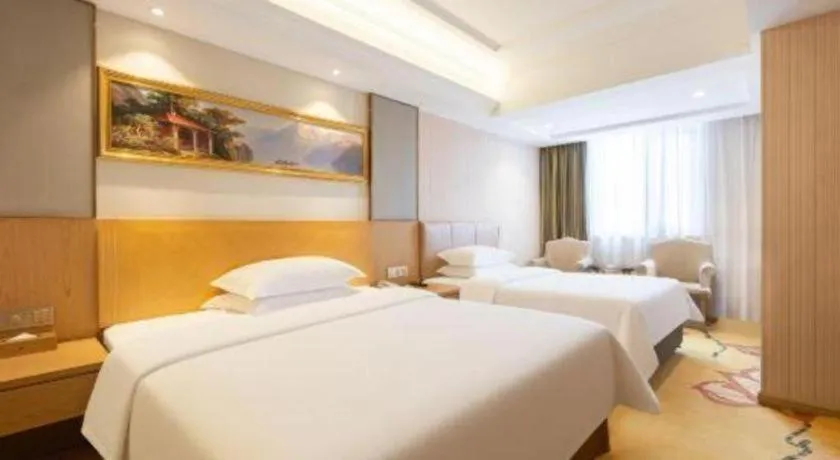 Bed in Vienna Hotel Guangzhou Baiyun Airport Huadu Avenue