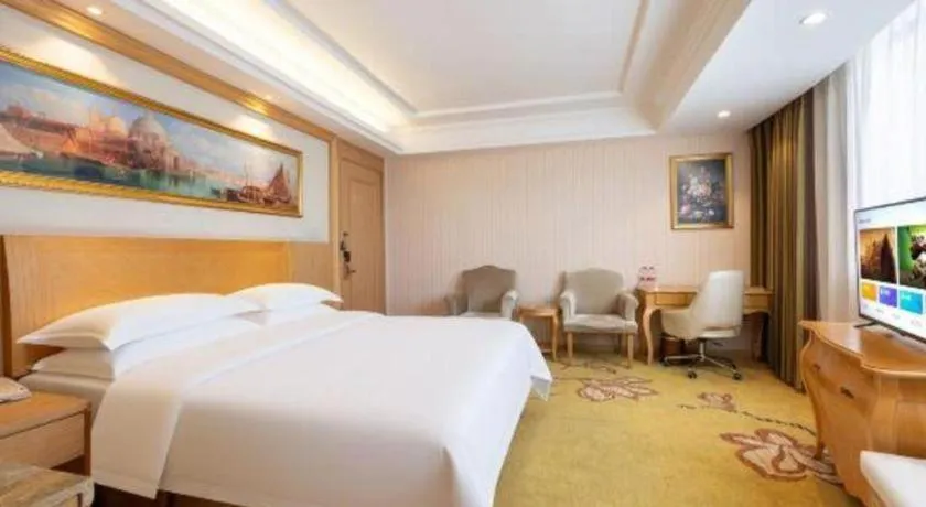Bed in Vienna Hotel Guangzhou Baiyun Airport Huadu Avenue