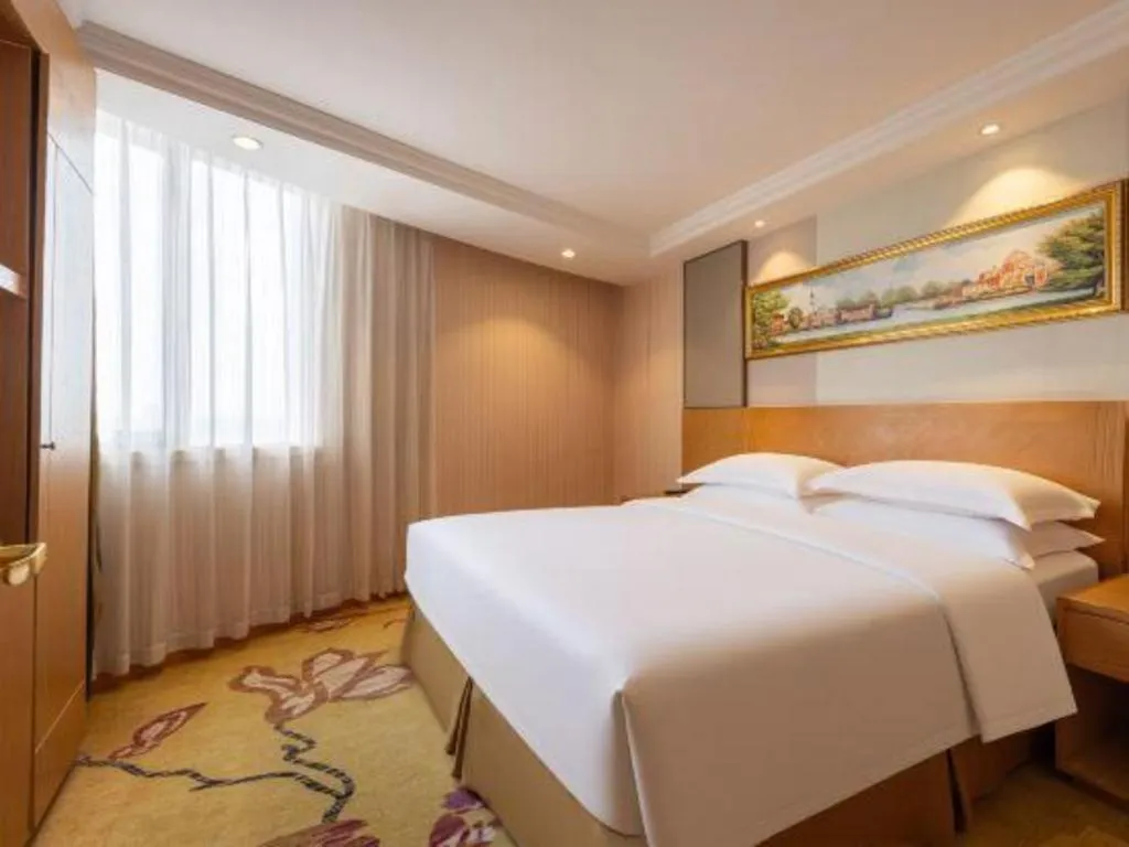 Bed in Vienna Hotel Guangzhou Baiyun Airport Huadu Avenue