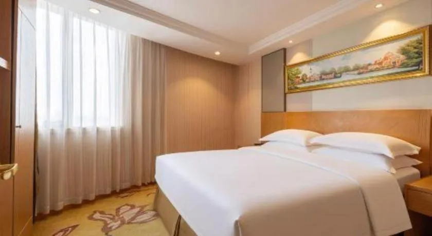 Bed in Vienna Hotel Guangzhou Baiyun Airport Huadu Avenue