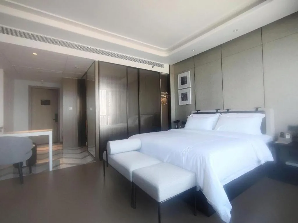 Bed in Shenzhen Cloud Park Manhattan Hotel