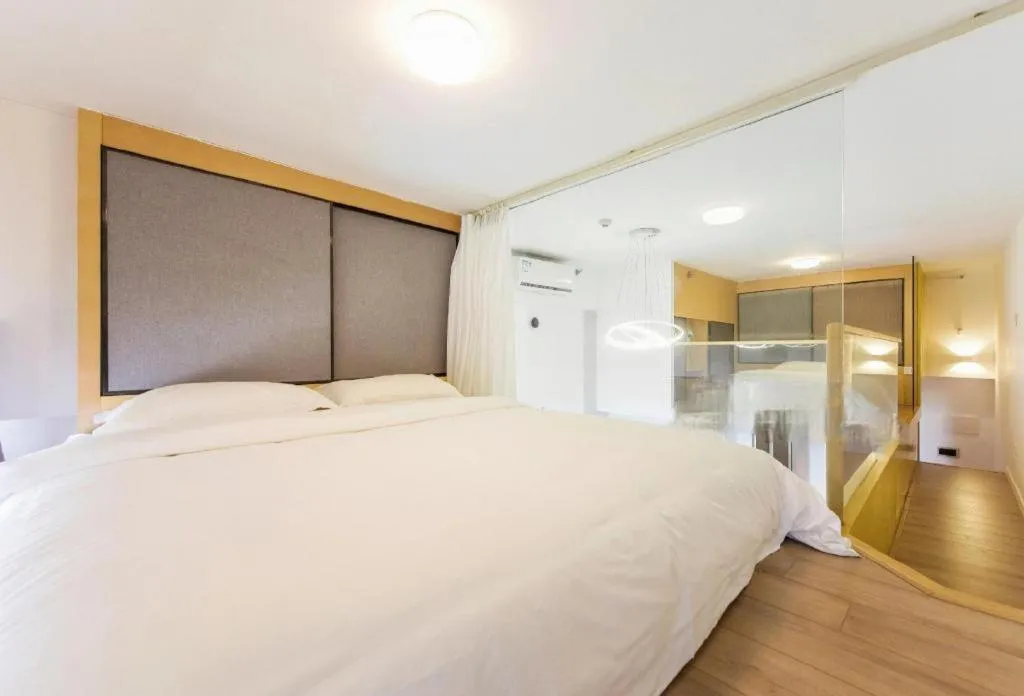 Bed in Shenzhen Cloud Park Manhattan Hotel