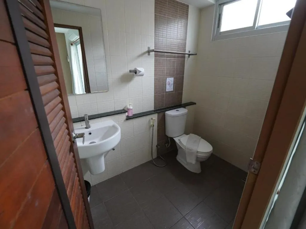 RoomQuest Chiang Mai Tha Sala