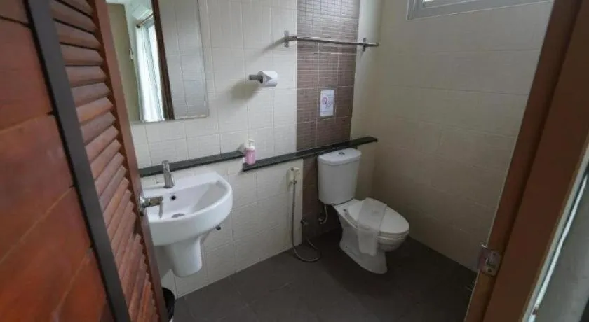 RoomQuest Chiang Mai Tha Sala