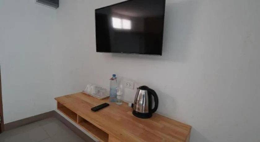 RoomQuest Chiang Mai Tha Sala