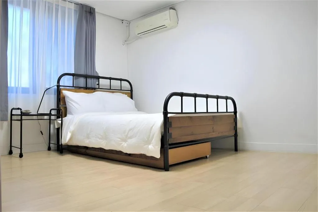 Bed in Seorak Mt., The East Sea and hot spring