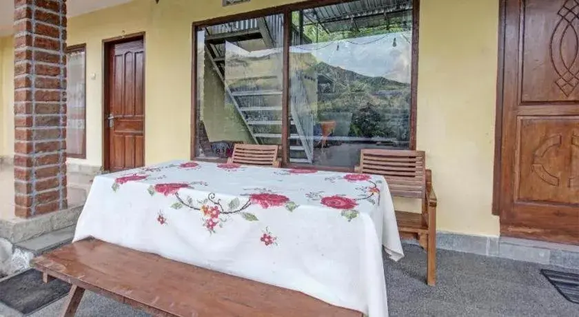 Bed in OYO 91744 Hotel Gemilang Bed in OYO 91744 Hotel Gemilang