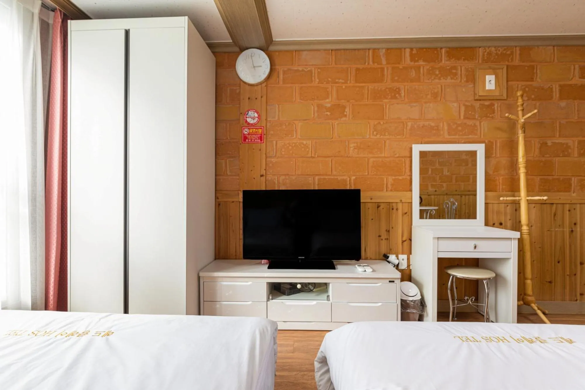 Bed in Red Clay Pension