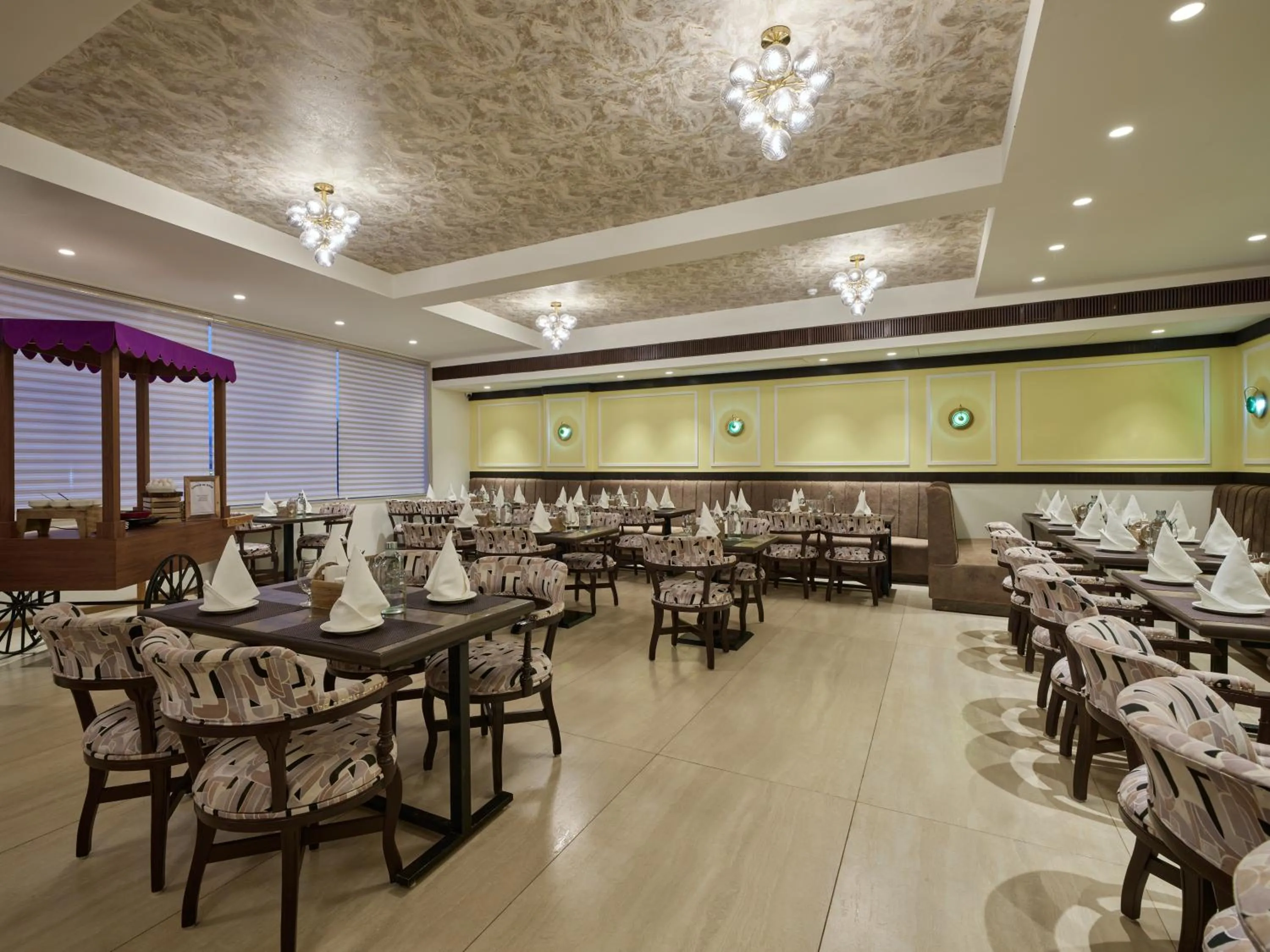 Restaurant/places to eat in Regenta Place Gwalior