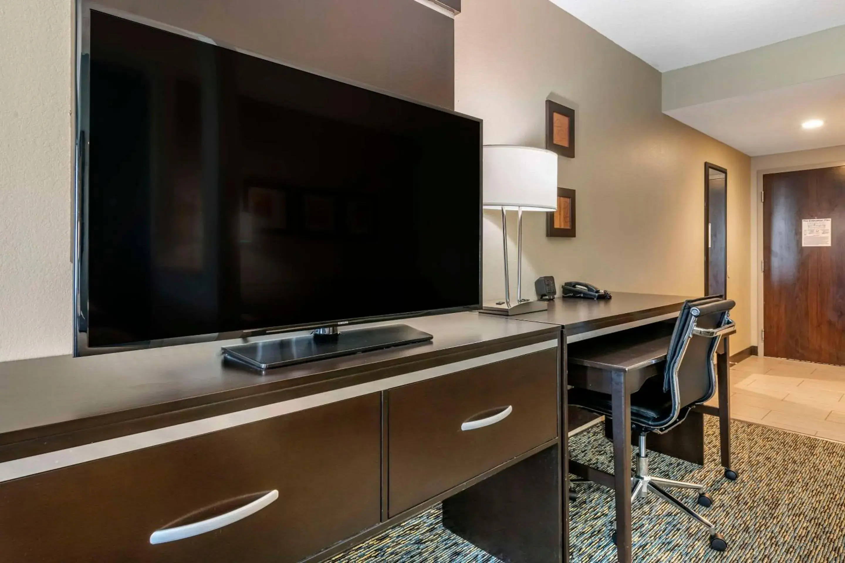 Queen Suite with two Queen Beds and Shower in Comfort Suites Fort Lauderdale Airport South & Cruise Port Queen Suite with two Queen Beds and Shower in Comfort Suites Fort Lauderdale Airport South & Cruise Port