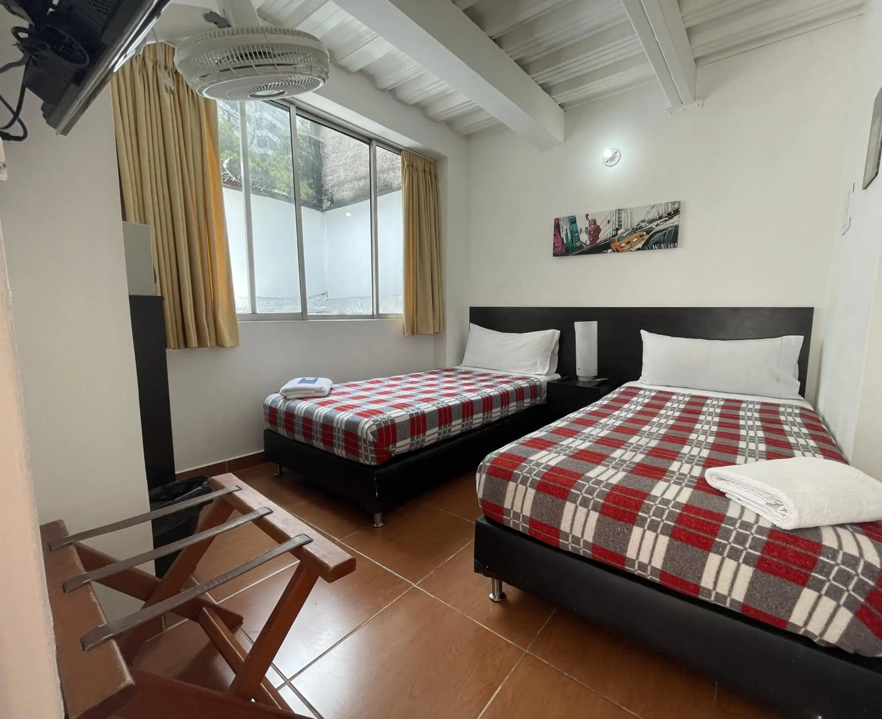 Standard Twin Room with Shared Bathroom in Hostal Lleras Calle 8 Standard Twin Room with Shared Bathroom in Hostal Lleras Calle 8