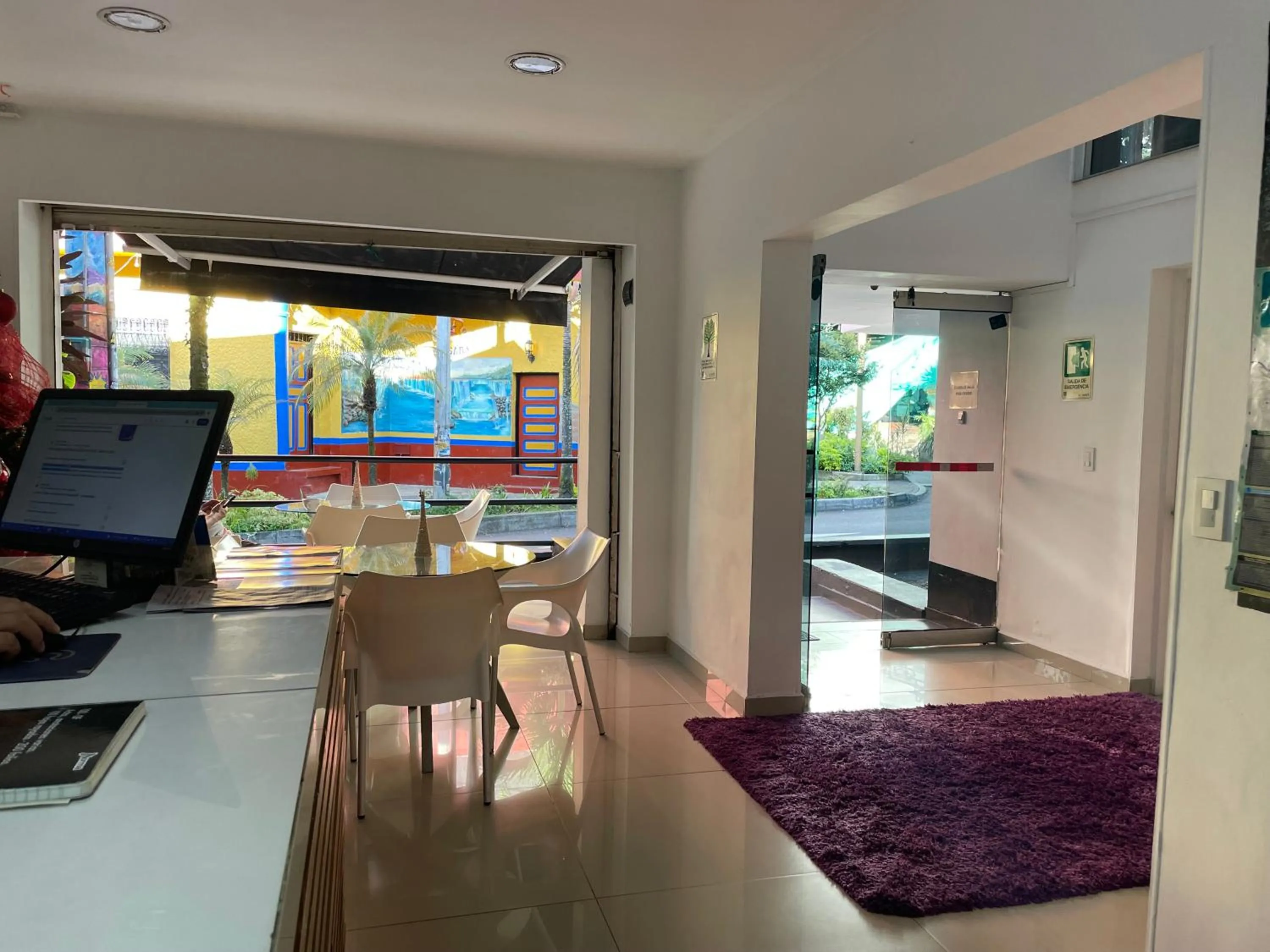 Lobby or reception in Hostal Lleras Calle 8