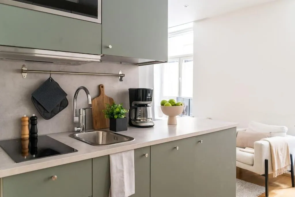 Kitchen or kitchenette in Cozy Studio with private Sauna