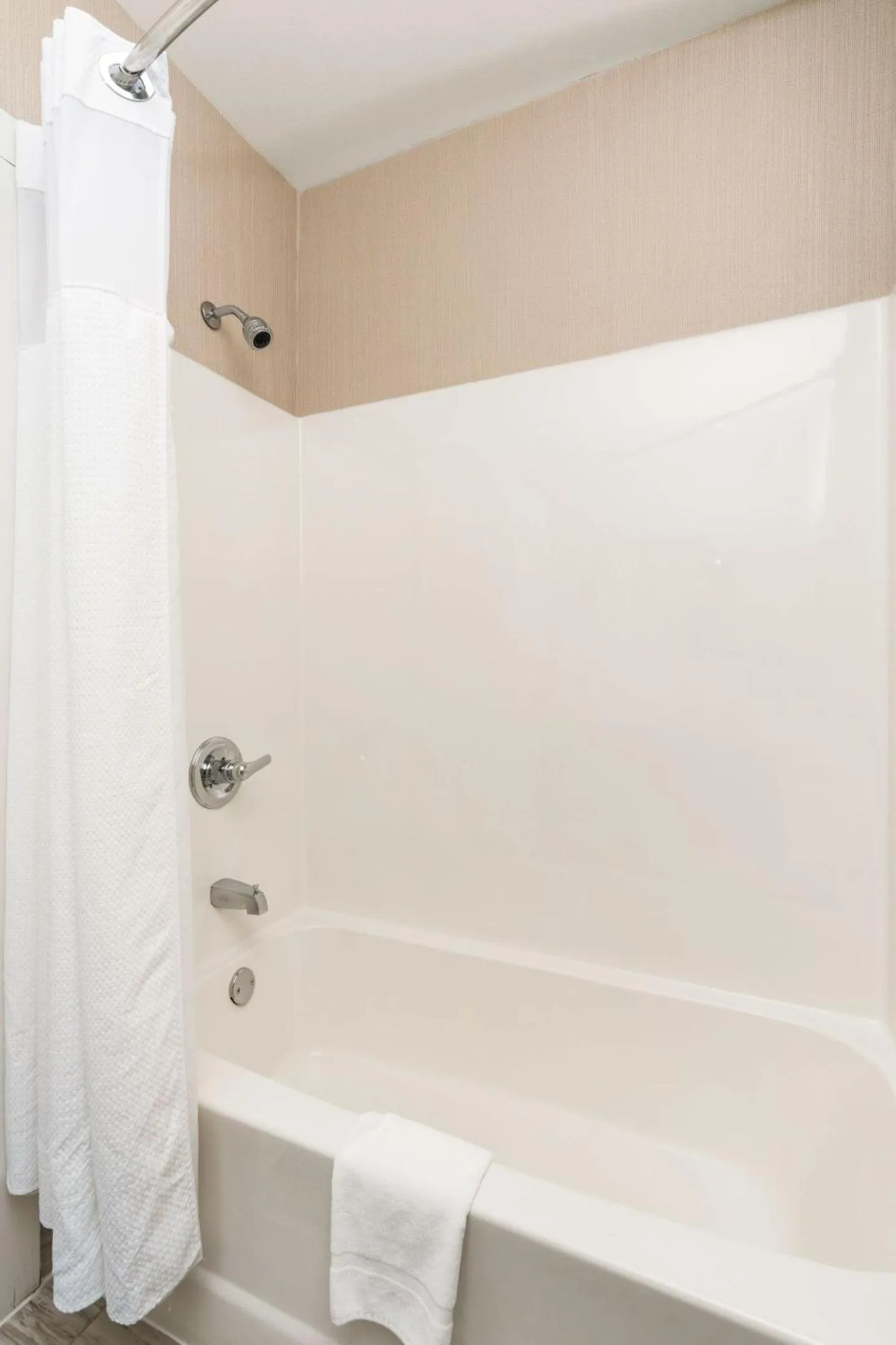 Shower in Grand Superior Lodge