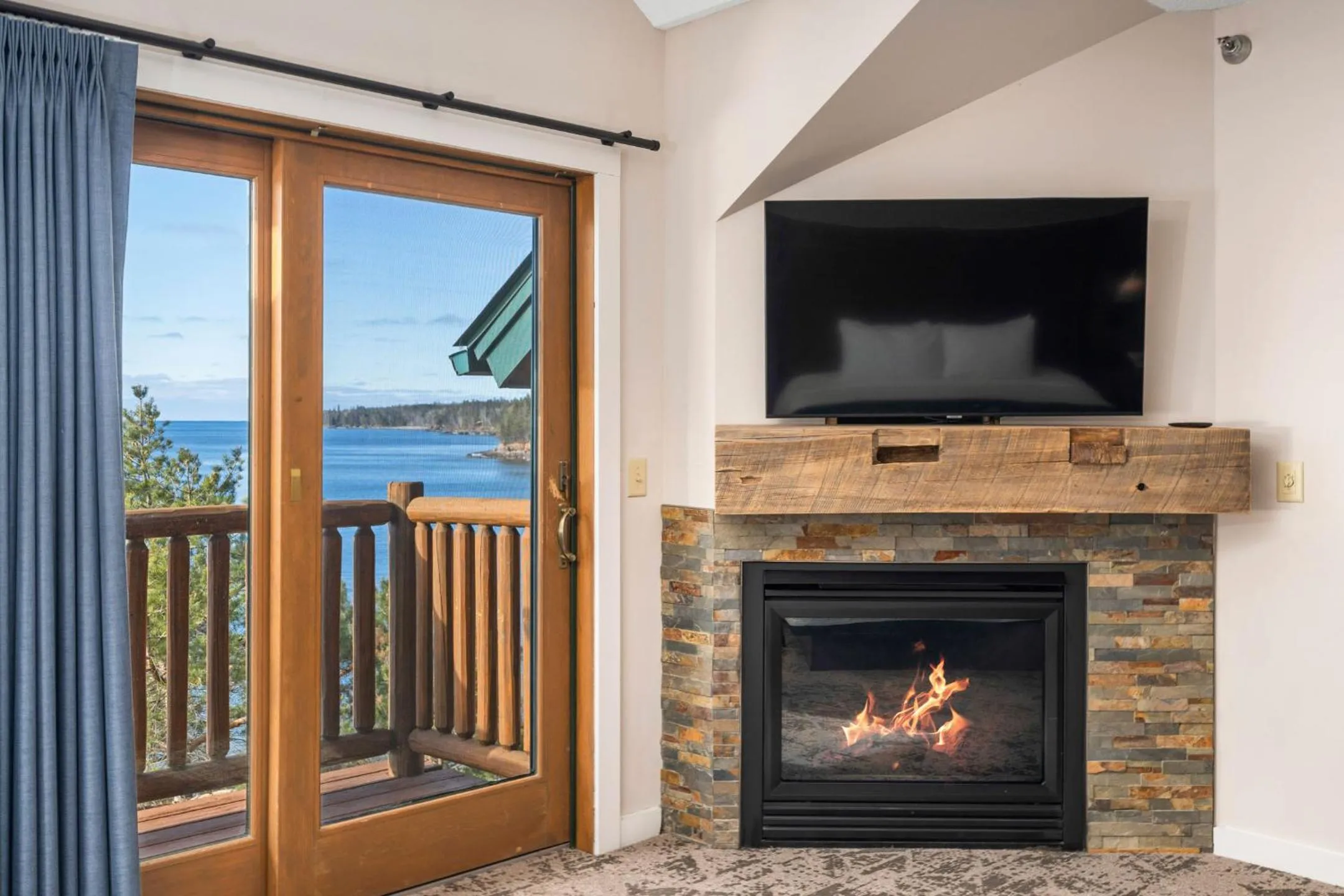 Lake view in Grand Superior Lodge