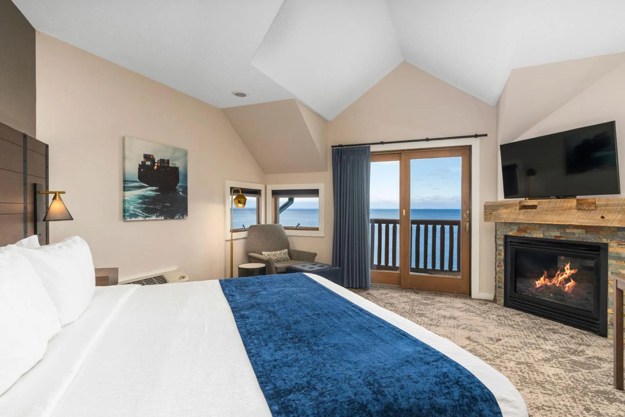 View (from property/room), Bed in Grand Superior Lodge