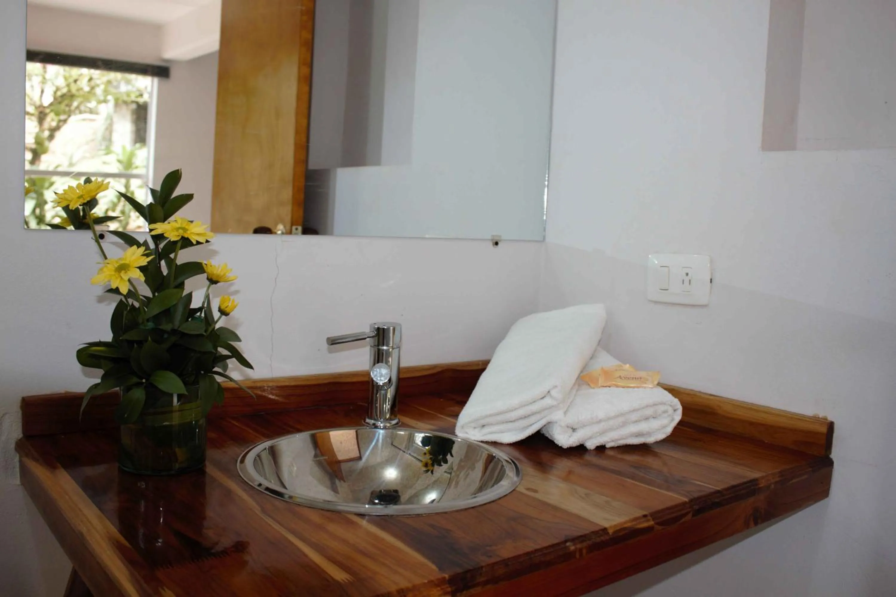 Toilet in Hotel Parador del Gitano