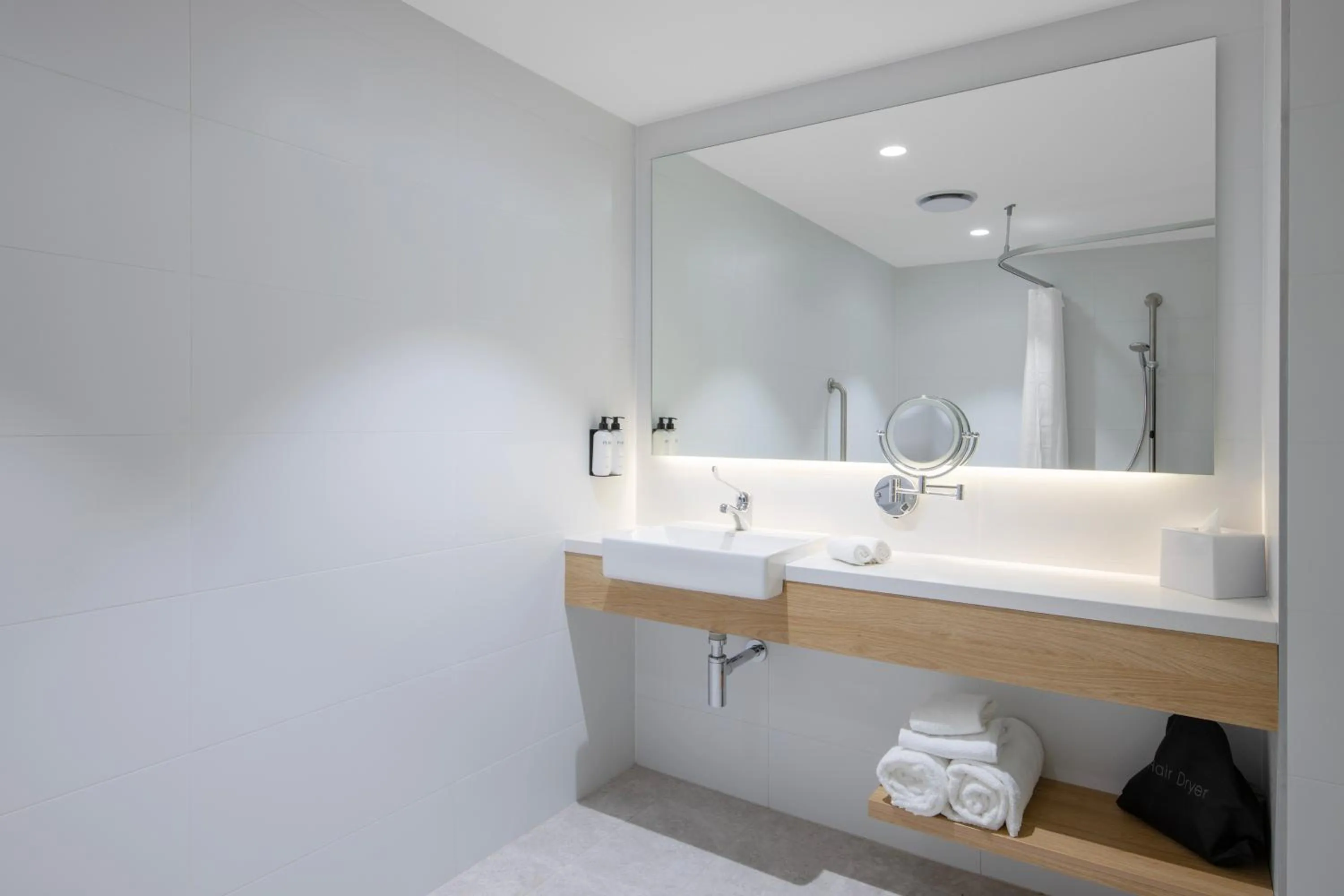 Shower in Haberfield Hotel