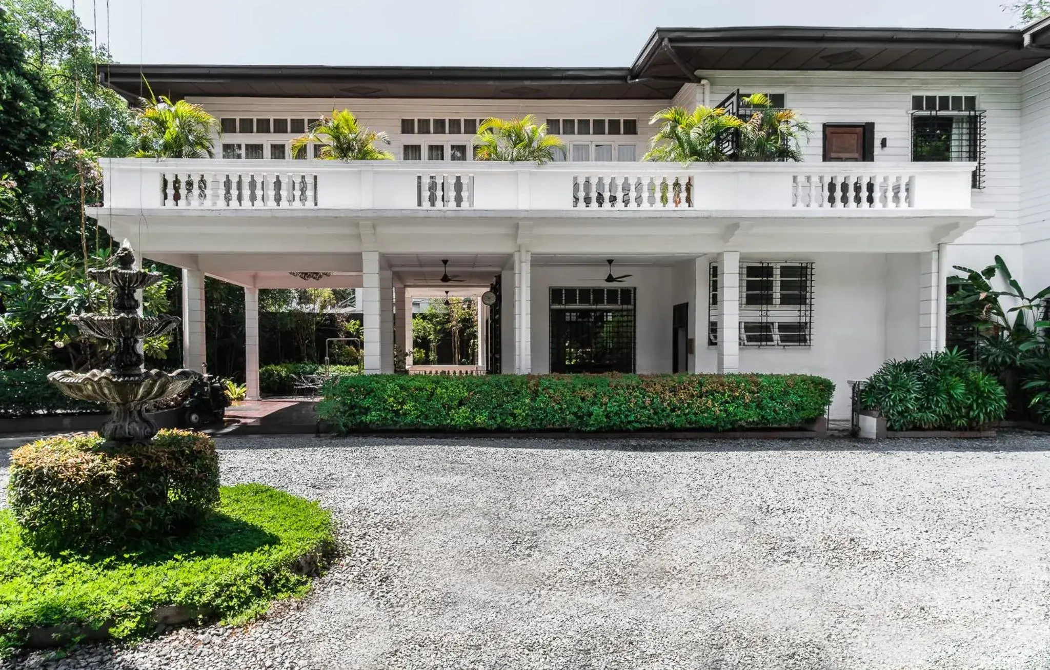 Facade/entrance in The Henry Hotel Manila Facade/entrance in The Henry Hotel Manila