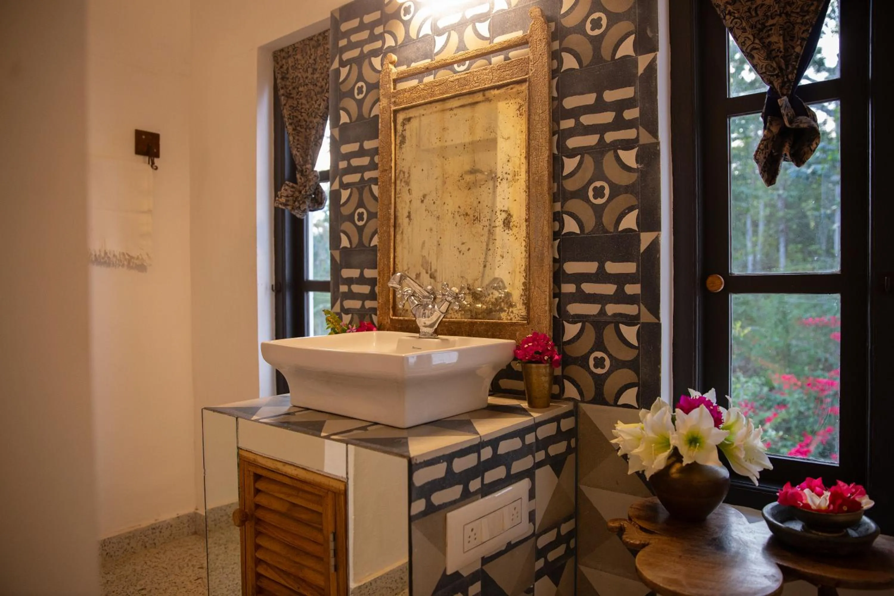 Bathroom in Isla's Ridge - A CGH Earth SAHA Experience