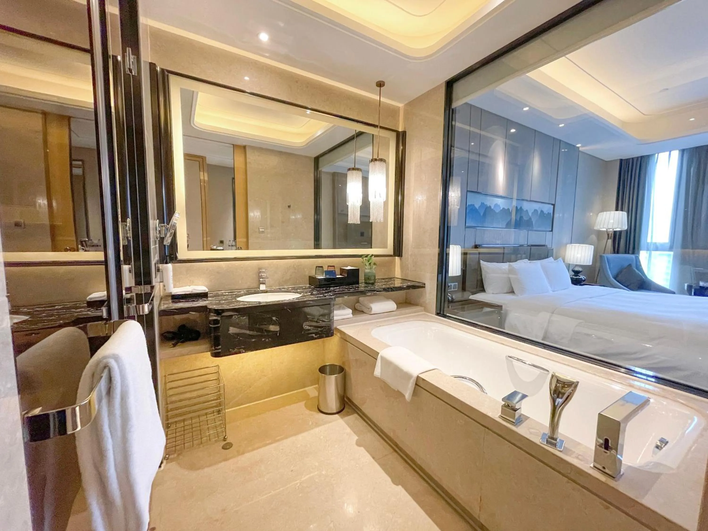 Bath, Bed in Wanda Realm Longyan