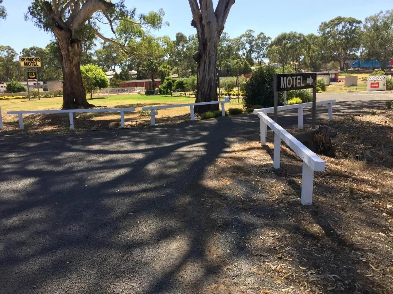 Facade/entrance in Seymour Motel