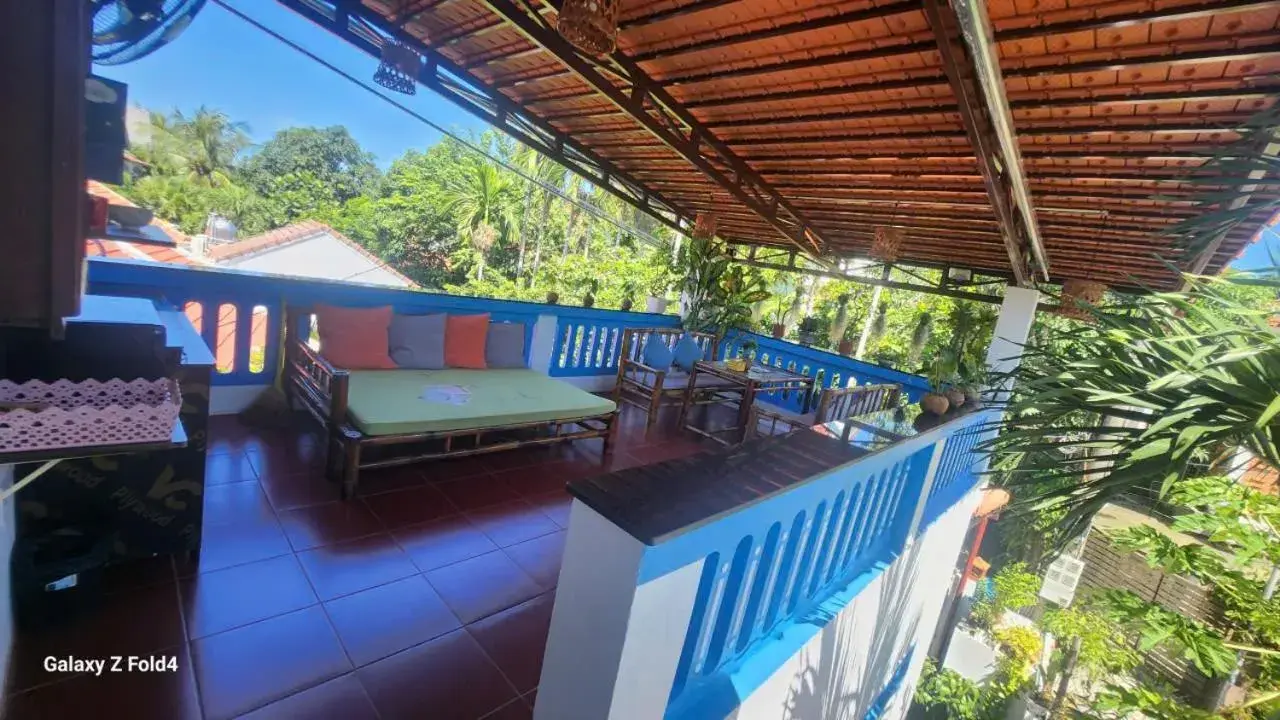 Deluxe Double Room with Balcony in Local Beach Homestay Deluxe Double Room with Balcony in Local Beach Homestay