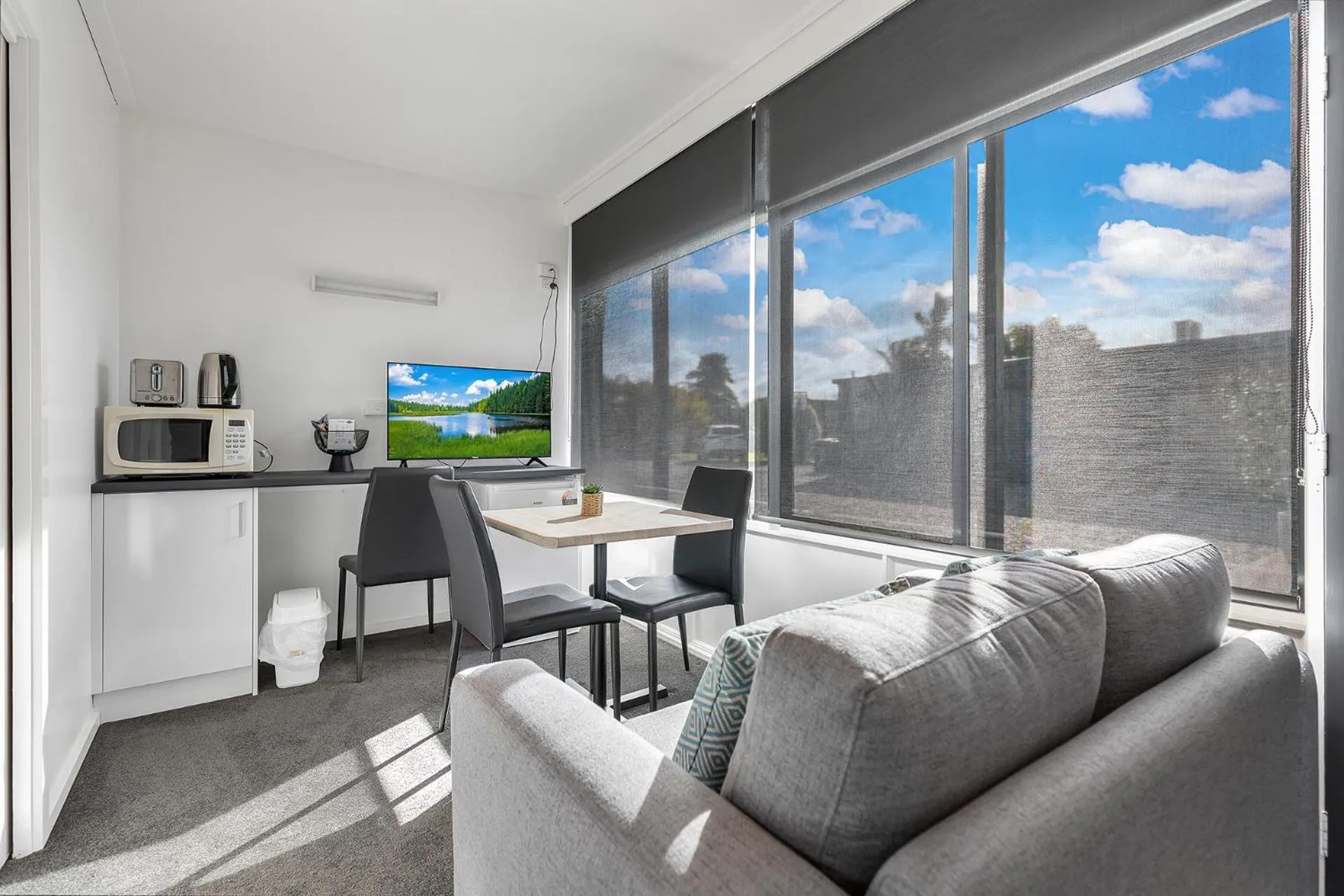 TV and multimedia in Rochester Motel