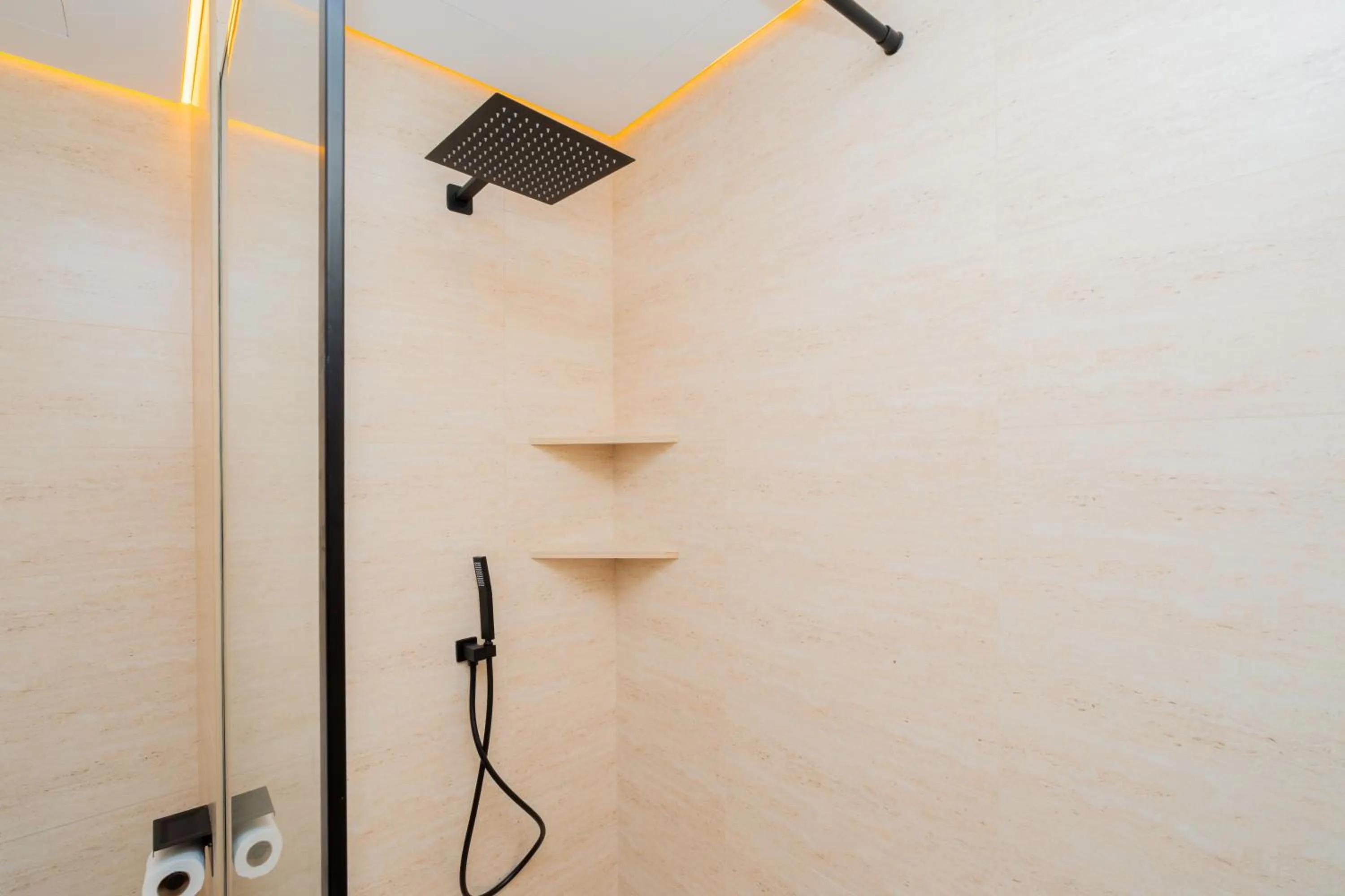 Shower in Dubai Marina - 1BHK Apartment