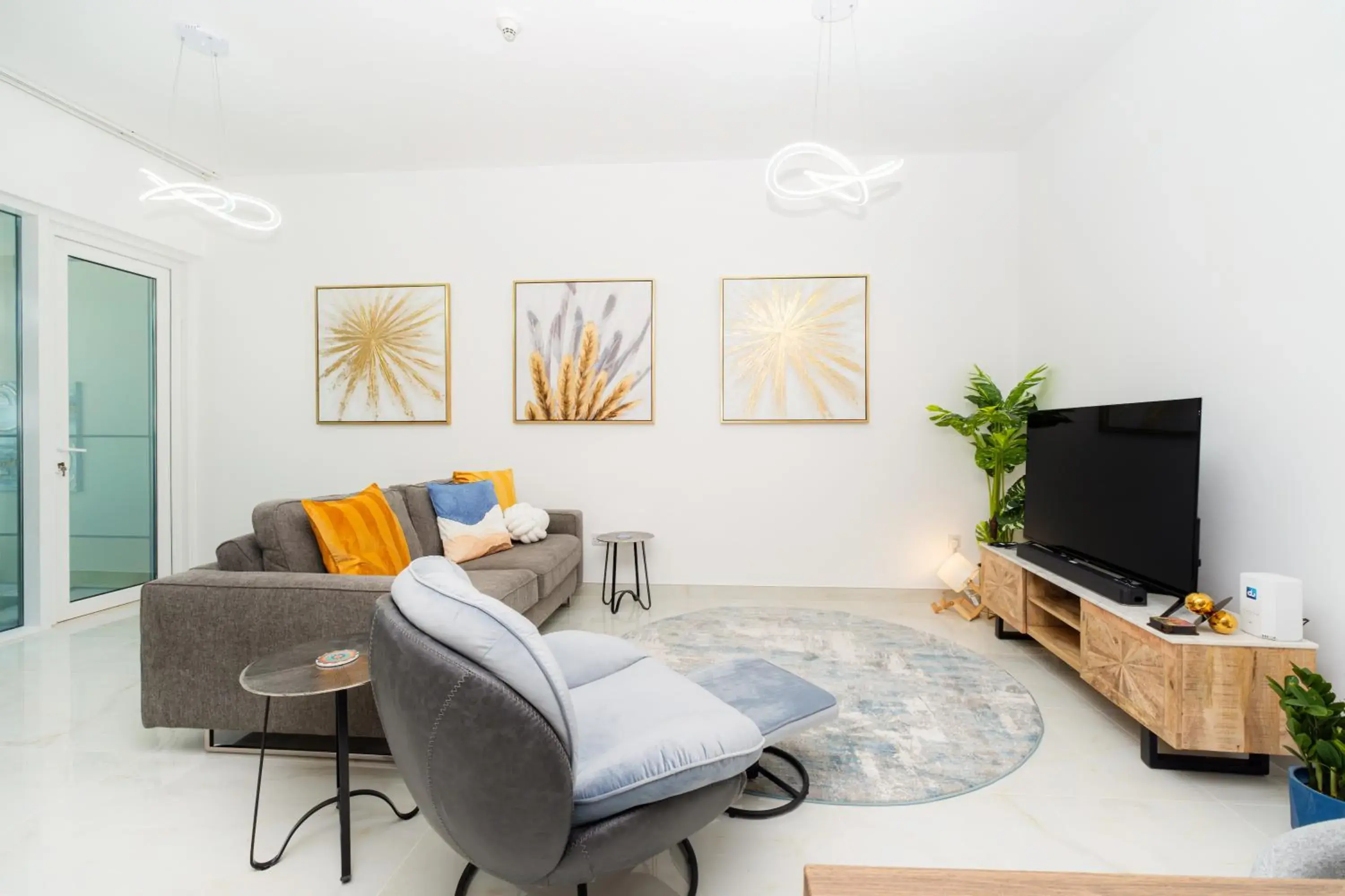 Living room in Dubai Marina - 1BHK Apartment Living room in Dubai Marina - 1BHK Apartment