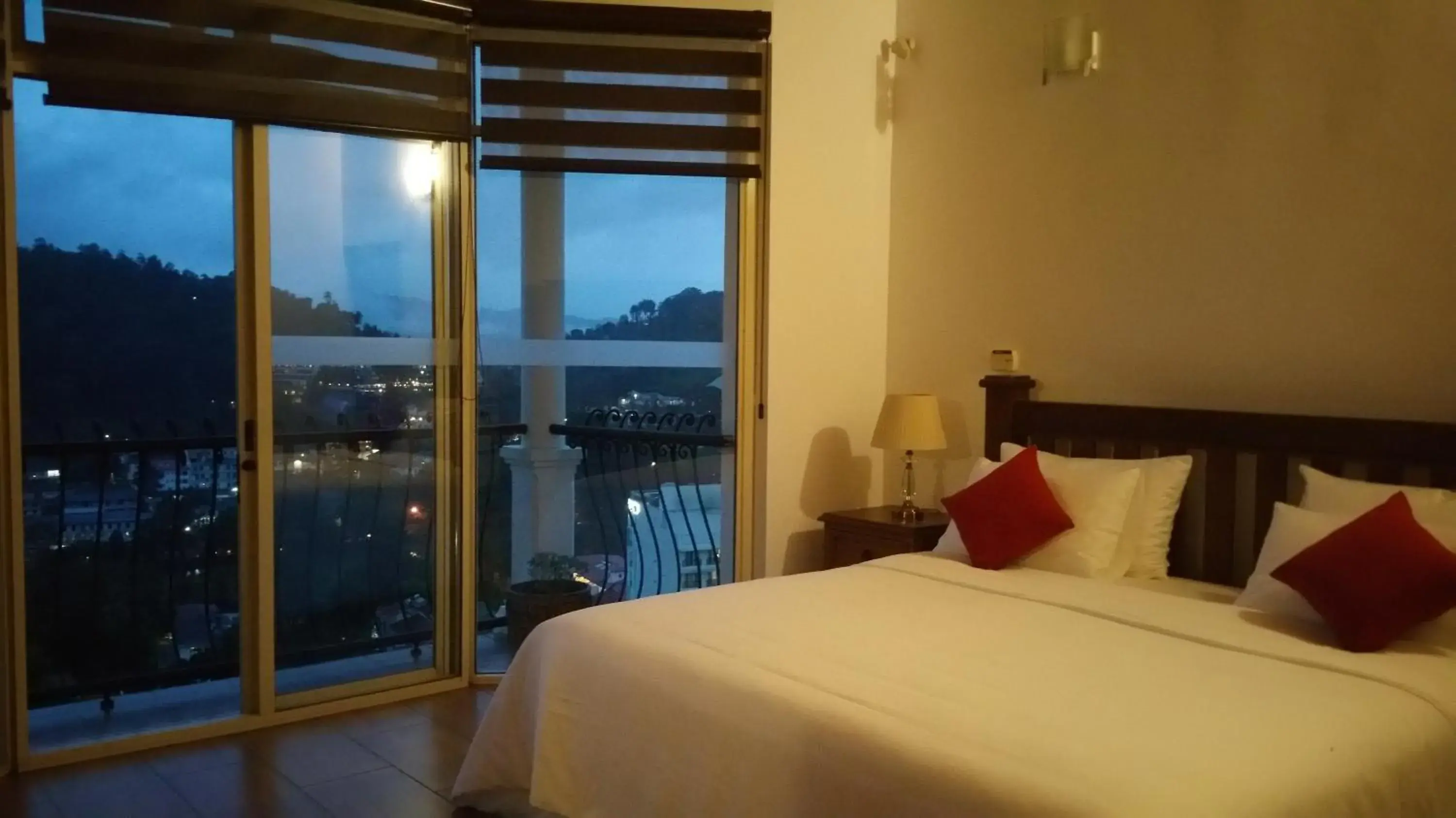 Deluxe Double Room with Balcony in 36 Bed & Breakfast Deluxe Double Room with Balcony in 36 Bed & Breakfast