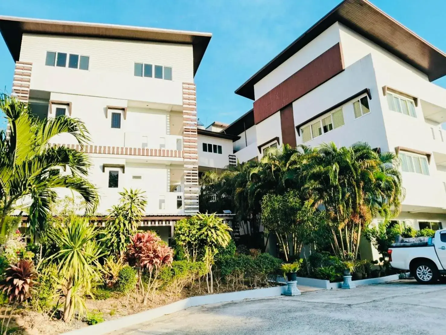 Property building in Siray House Property building in Siray House