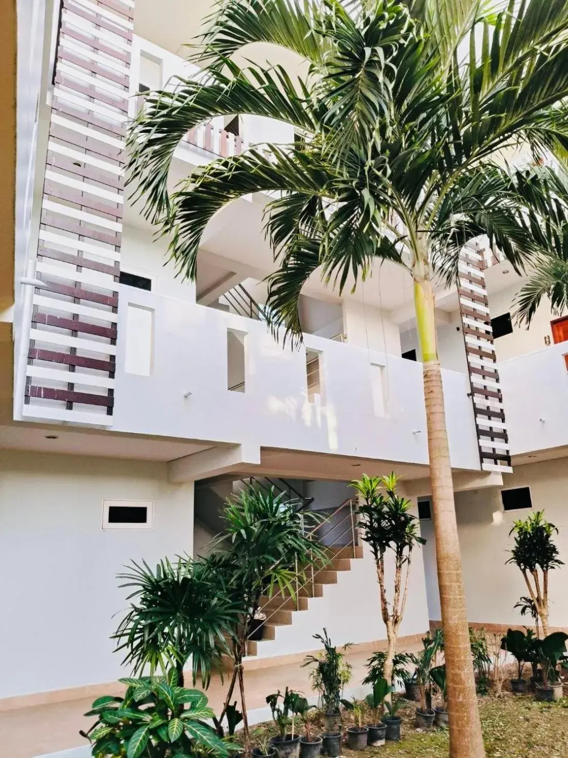 Property building in Siray House Property building in Siray House