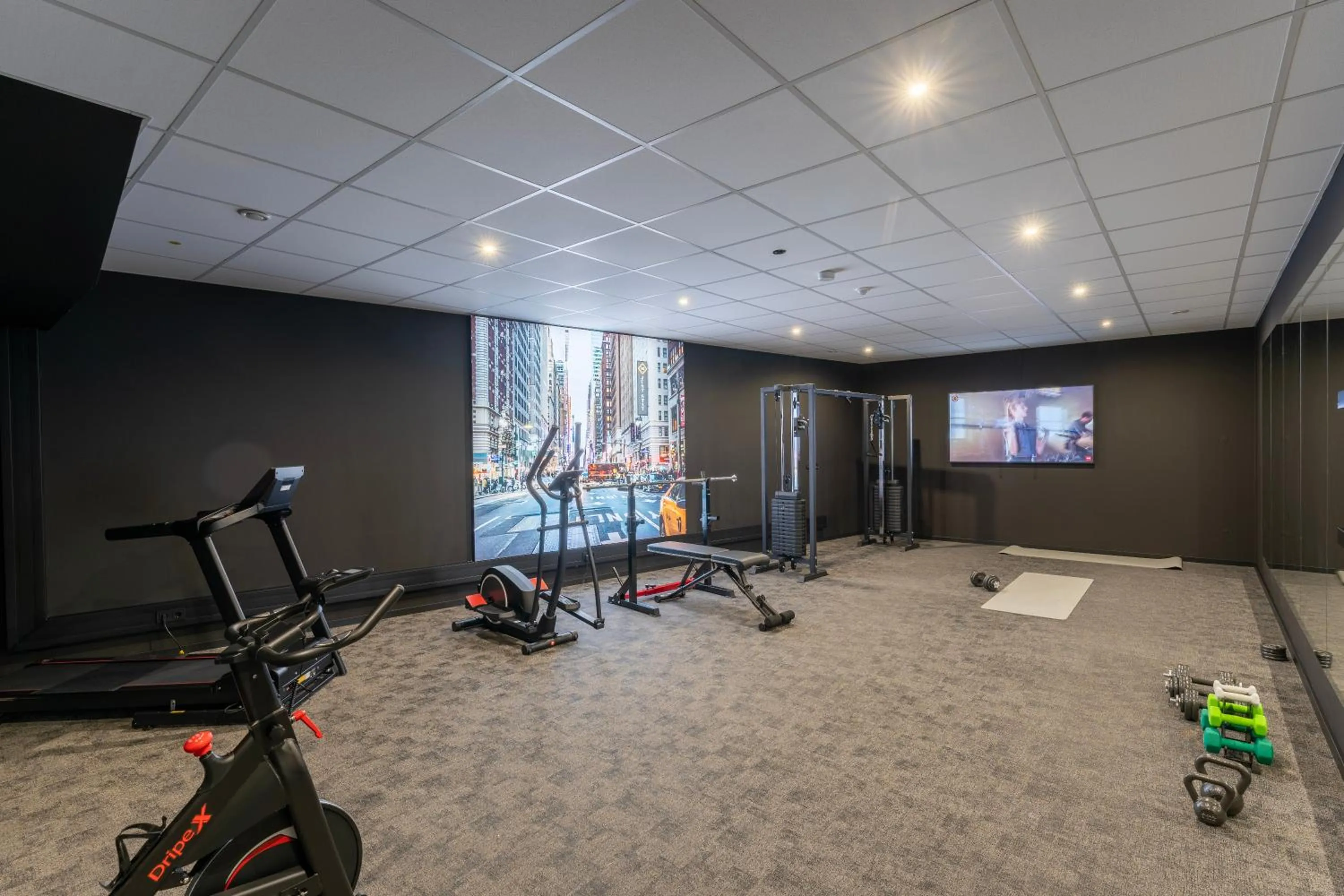 Fitness centre/facilities in JustStay München Hotel & Apartments