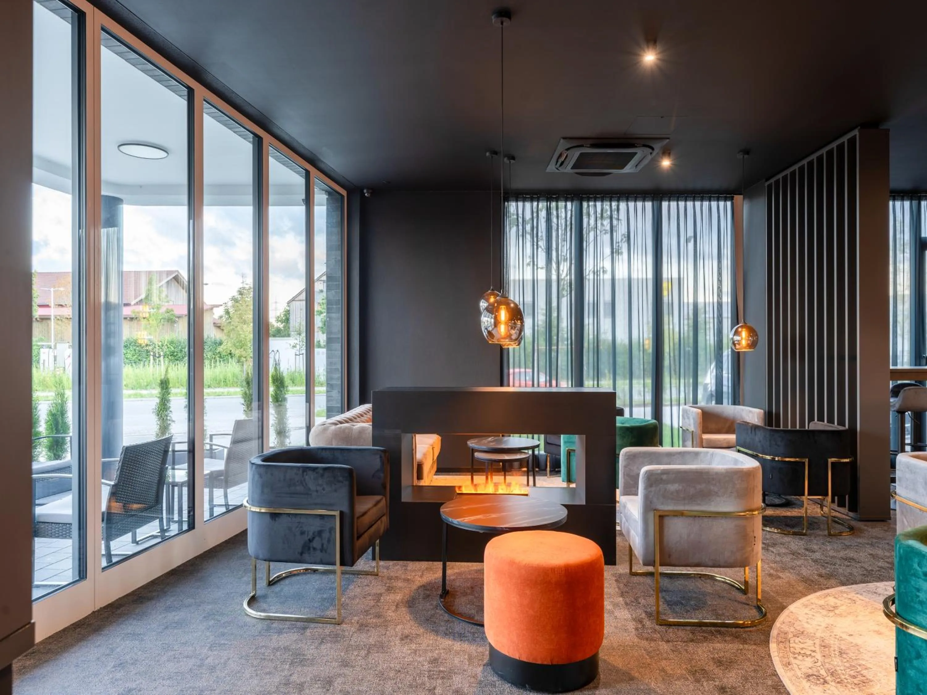 Lounge or bar in JustStay München Hotel & Apartments