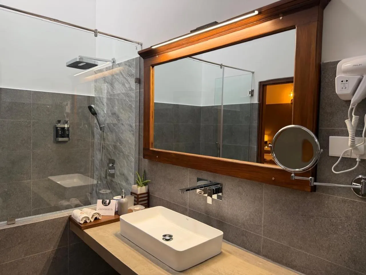 Shower in Hotel Heladiv