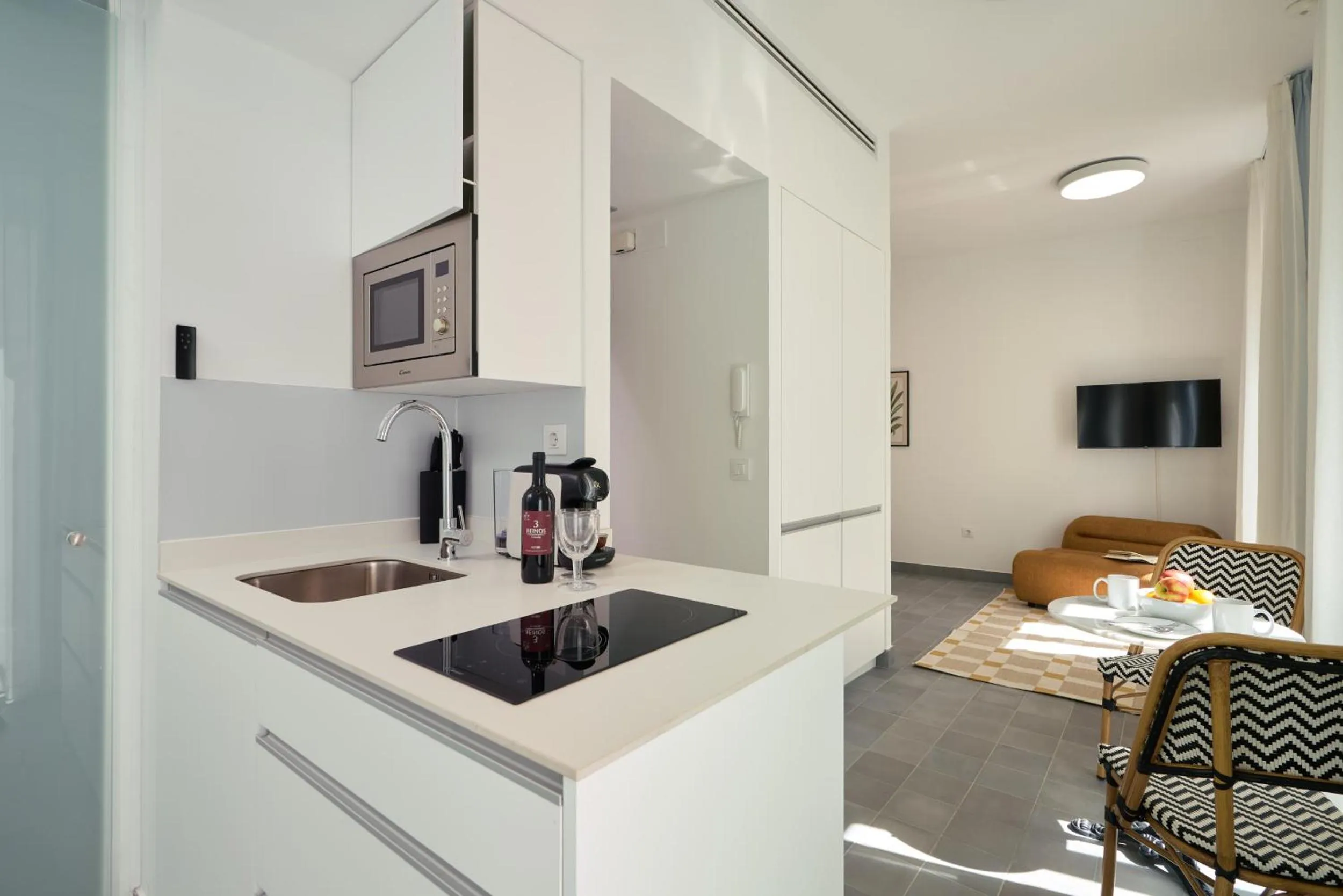 Kitchen or kitchenette in Naranjas y Limones, by Homing U