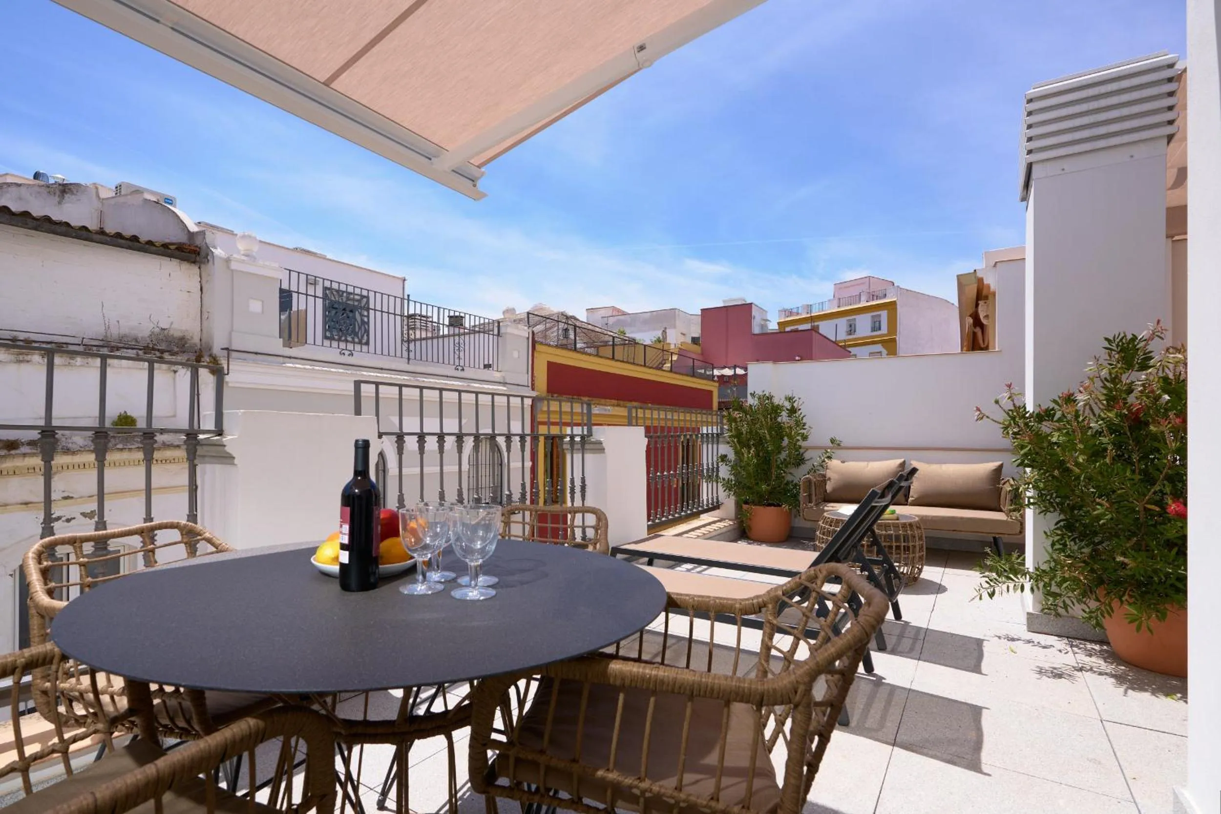Balcony/Terrace in Naranjas y Limones, by Homing U