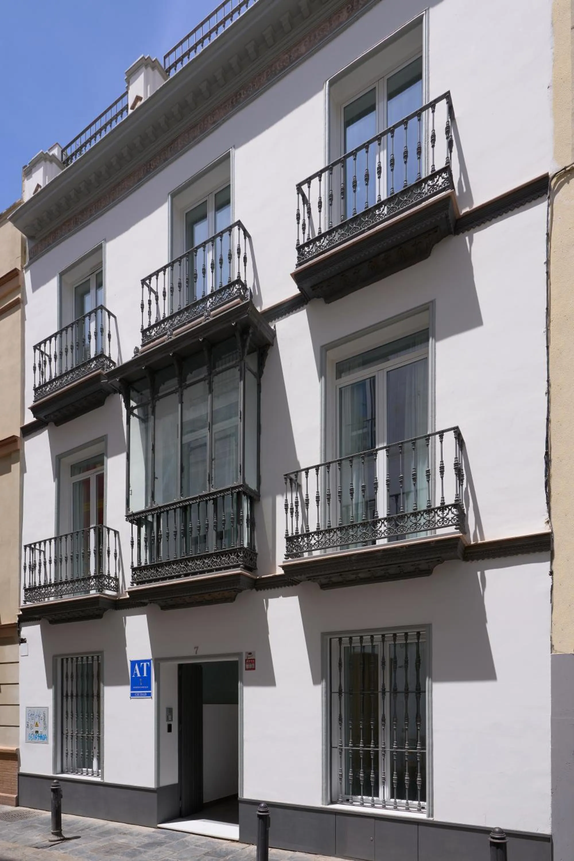 Property building in Naranjas y Limones, by Homing U