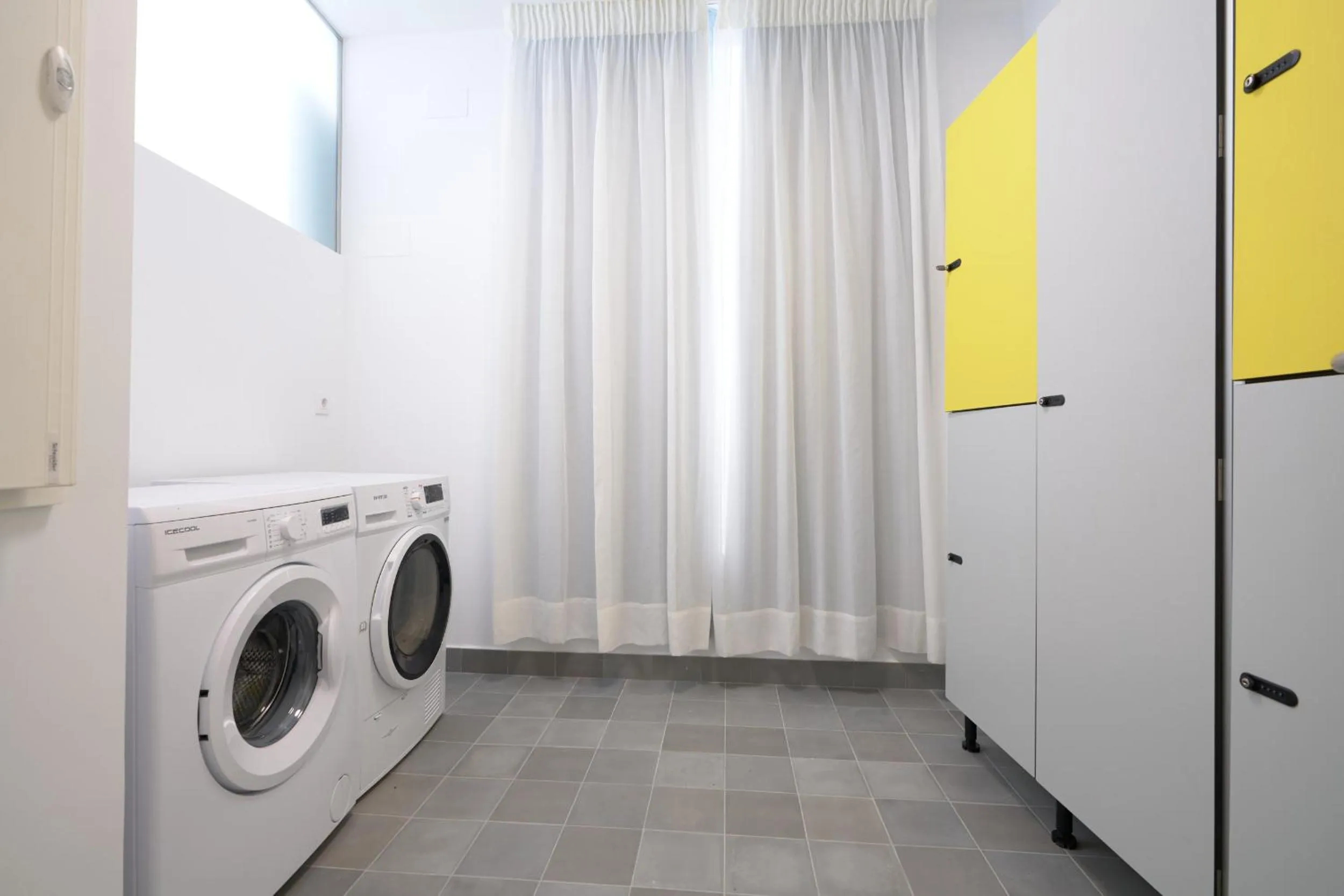 washing machine in Naranjas y Limones, by Homing U